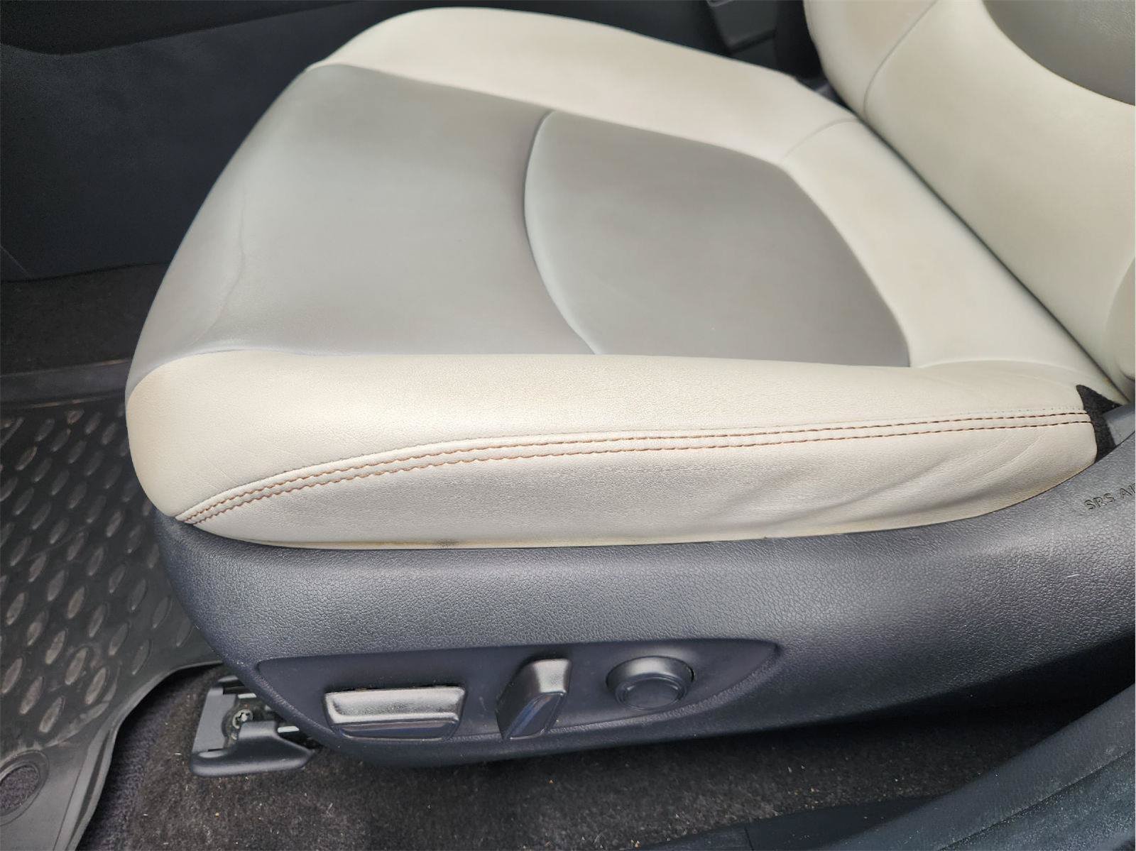 Used 2020 Toyota RAV4 XLE Premium FWD image 24