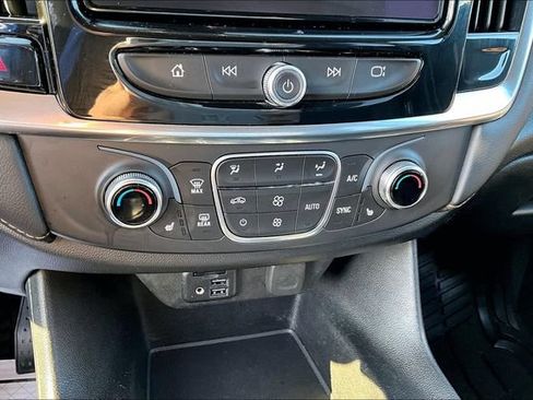 Used 2021 Chevrolet Traverse RS AWD/4WD image 33