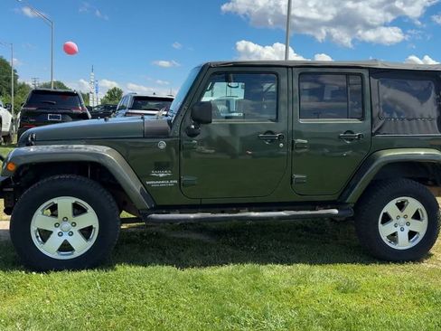 Used 2009 Jeep Wrangler Unlimited Sahara AWD/4WD image 3