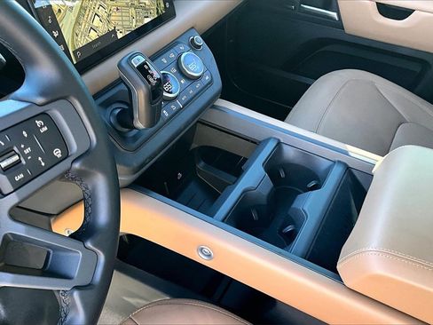 Certified 2025 Land Rover Defender 110 X-Dynamic SE image 14