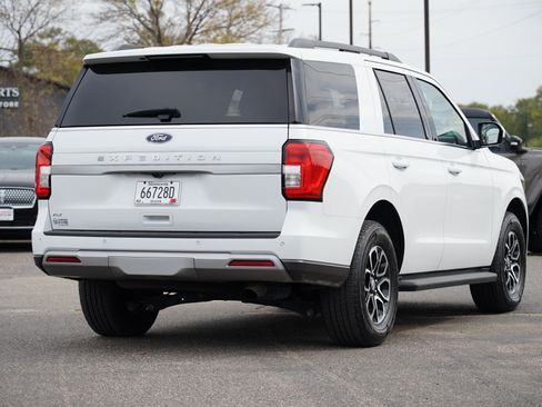 Used 2024 Ford Expedition XLT image 3