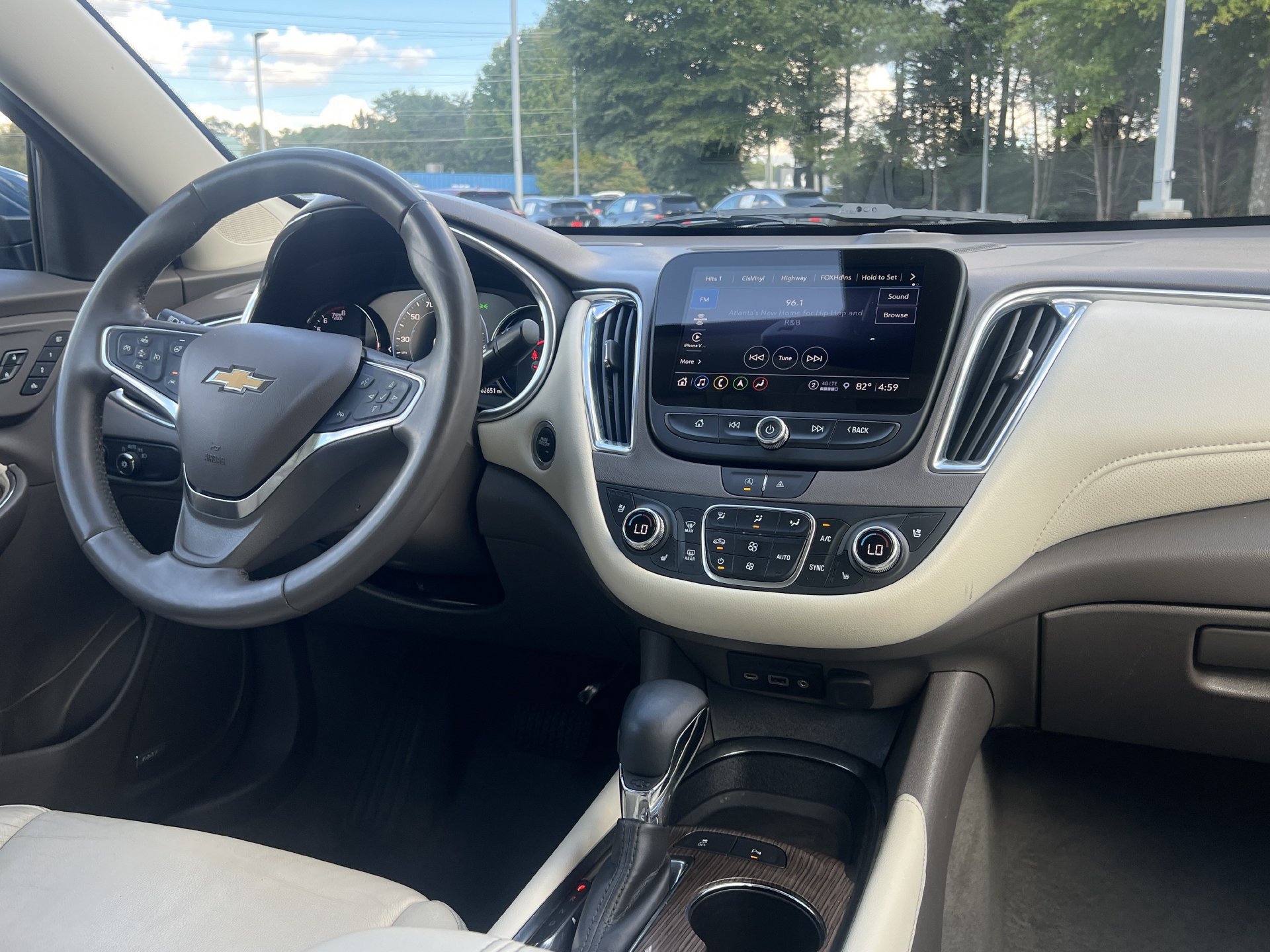 Used 2024 Chevrolet Malibu LT FWD image 3