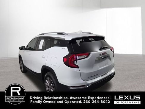 Used 2024 GMC Terrain SLT AWD/4WD image 9