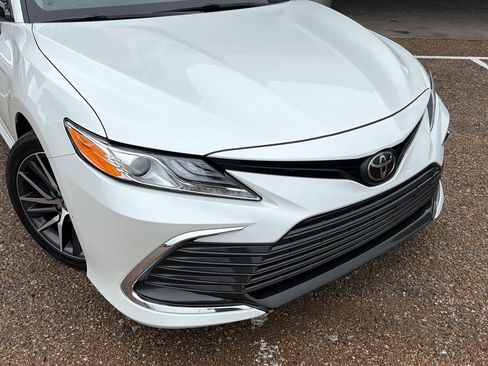 Used 2024 Toyota Camry XLE FWD image 9