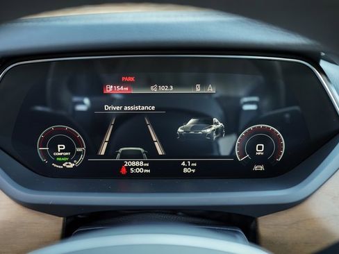 Used 2022 Audi e-tron GT Premium Plus image 27