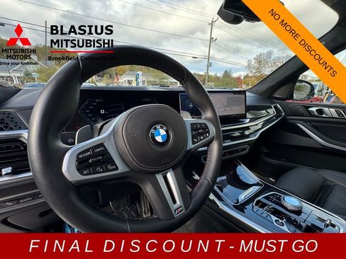 Used 2025 BMW X7 M60i w/ Climate Comfort Package image 25