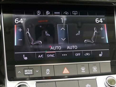 Used 2024 Audi Q8 Premium image 19