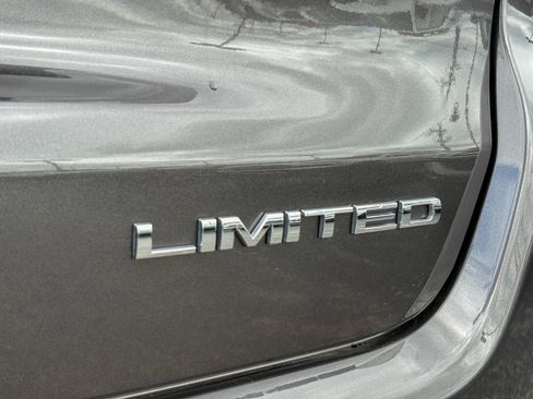Used 2023 Jeep Compass Limited w/ Sun and Sound Group AWD/4WD image 11