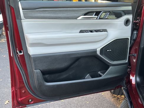 Used 2024 Jeep Wagoneer Series II w/ Premium Group I image 22