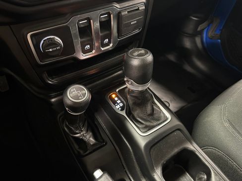 Used 2022 Jeep Wrangler Sport AWD/4WD image 28