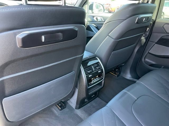 Used 2026 BMW X5 xDrive40i w/ M Sport Package AWD/4WD image 9