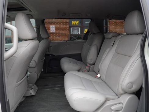 Used 2016 Toyota Sienna XLE image 12