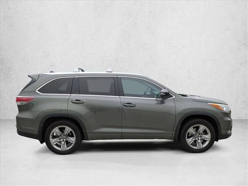 Used 2016 Toyota Highlander Limited image 4