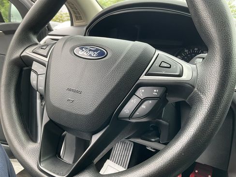 Used 2018 Ford Fusion SE FWD image 25