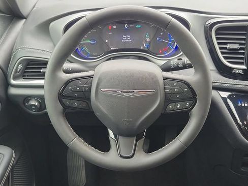 Used 2024 Chrysler Pacifica Limited FWD image 26