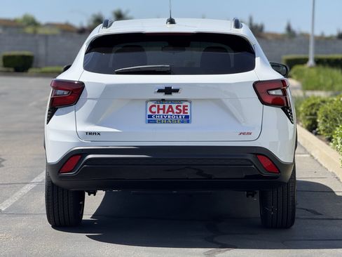 New 2026 Chevrolet Trax RS w/ Sunroof Package FWD image 6
