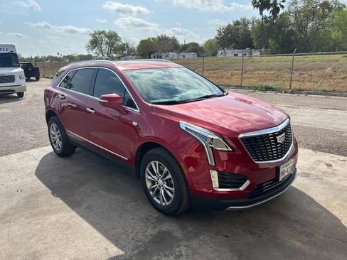 Used 2022 Cadillac XT5 Premium Luxury w/ Technology Package FWD image 3