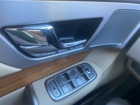 Used 2010 Jaguar XF Luxury image 50