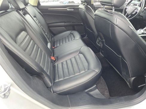 Used 2017 Ford Fusion SE w/ Fusion SE Technology Package image 11