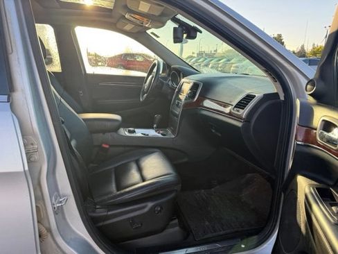 Used 2013 Jeep Grand Cherokee Limited w/ Trailer Tow Group IV AWD/4WD image 12