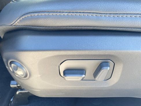 New 2025 Jeep Gladiator High Tide image 16