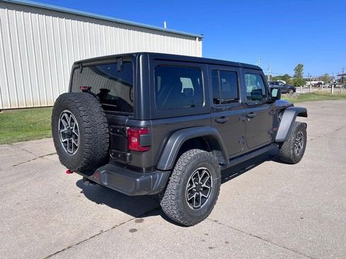 Used 2024 Jeep Wrangler Unlimited Rubicon image 3
