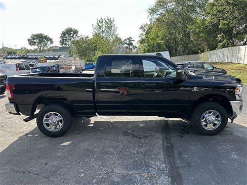 Used 2024 RAM 2500 Tradesman w/ Chrome Appearance Group image 5