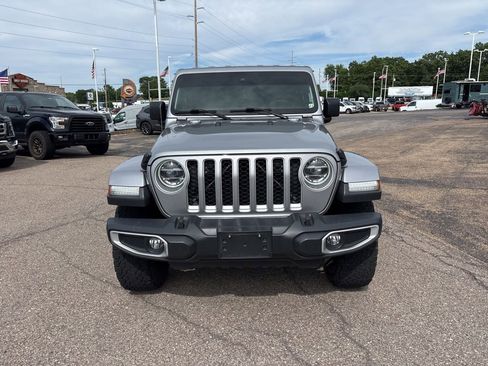 Used 2020 Jeep Gladiator Overland AWD/4WD image 2