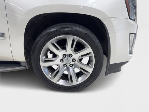 Used 2015 Cadillac Escalade Luxury image 37