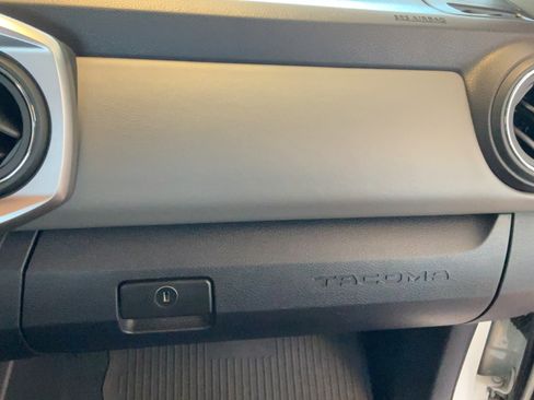 Used 2022 Toyota Tacoma SR5 RWD image 35