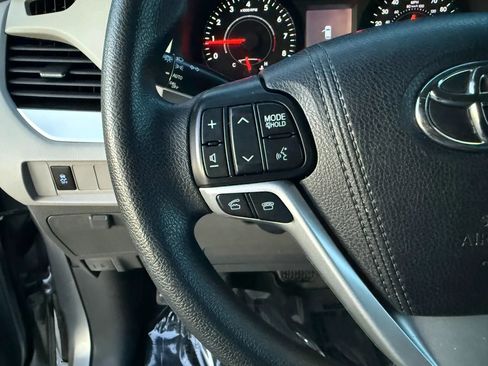 Used 2017 Toyota Sienna LE AWD/4WD image 20