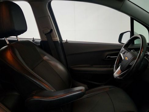 Used 2019 Chevrolet Trax LT w/ LT Convenience Package AWD/4WD image 29