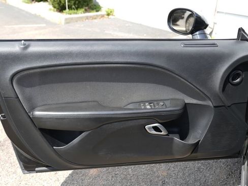 Used 2015 Dodge Challenger SXT image 19