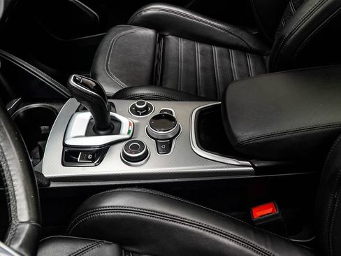 Used 2023 Alfa Romeo Stelvio Veloce AWD/4WD image 20