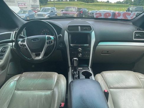 Used 2014 Ford Explorer XLT w/ Equipment Group 202A AWD/4WD image 4