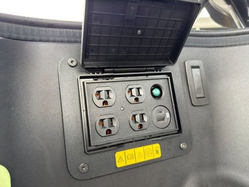 Used 2024 Ford F150 Lightning Lariat AWD/4WD image 19