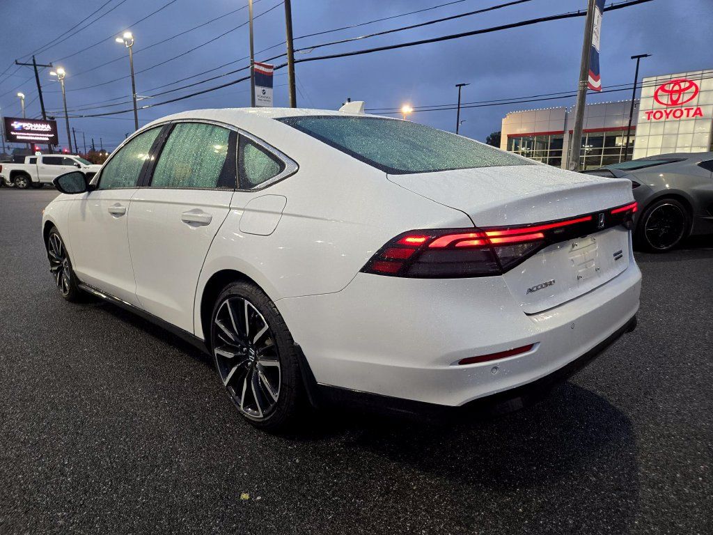 Used 2025 Honda Accord Touring image 7