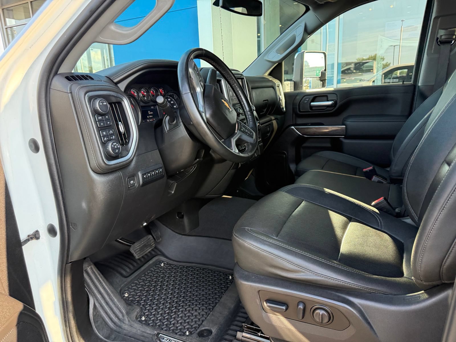 Used 2023 Chevrolet Silverado 2500 LTZ w/ Gooseneck/5TH Wheel Package AWD/4WD image 20