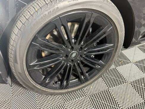 Used 2024 Land Rover Range Rover Long Wheelbase Autobiography image 9