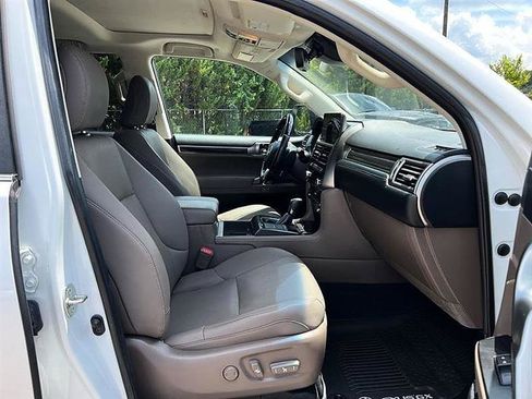 Used 2022 Lexus GX 460 Premium w/ Premium Package AWD/4WD image 16