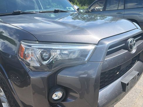 Used 2022 Toyota 4Runner SR5 AWD/4WD image 4