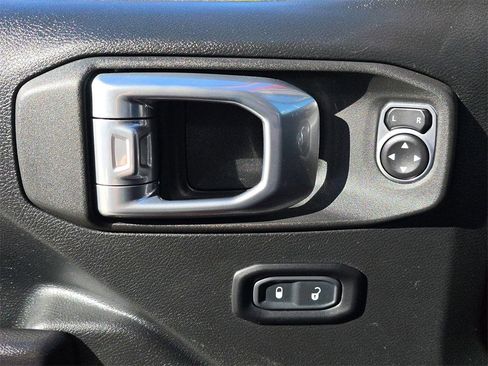 Used 2021 Jeep Wrangler Sport S image 22