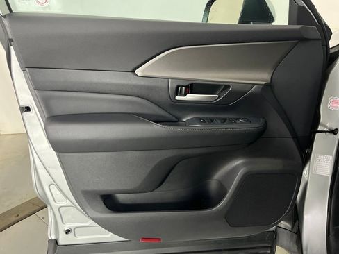 Used 2025 Toyota Grand Highlander AWD image 28