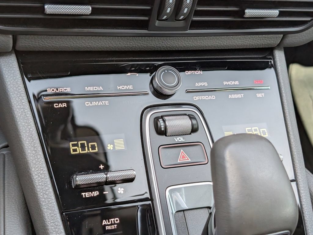 Certified 2022 Porsche Cayenne Coupe AWD/4WD image 16