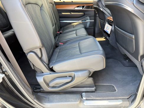 Used 2022 Jeep Grand Wagoneer Series III w/ Flexible Seating Group AWD/4WD image 30