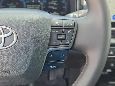 Used 2026 Toyota Camry XLE FWD image 18