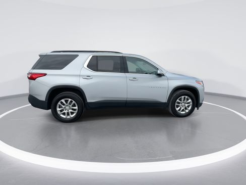 Used 2021 Chevrolet Traverse LT image 9