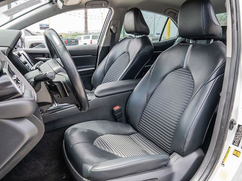 Used 2020 Toyota Camry SE image 14