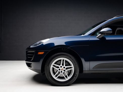 Used 2018 Porsche Macan AWD/4WD image 18