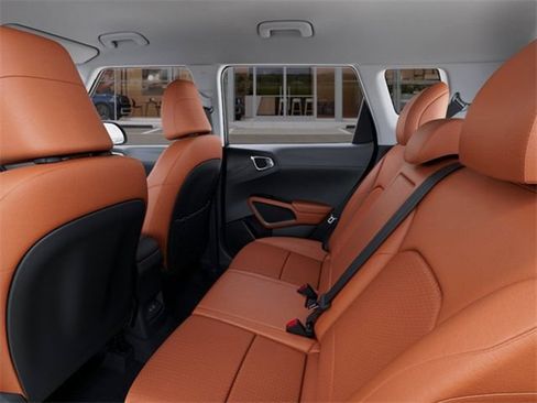 Certified 2025 Kia Soul EX FWD image 18